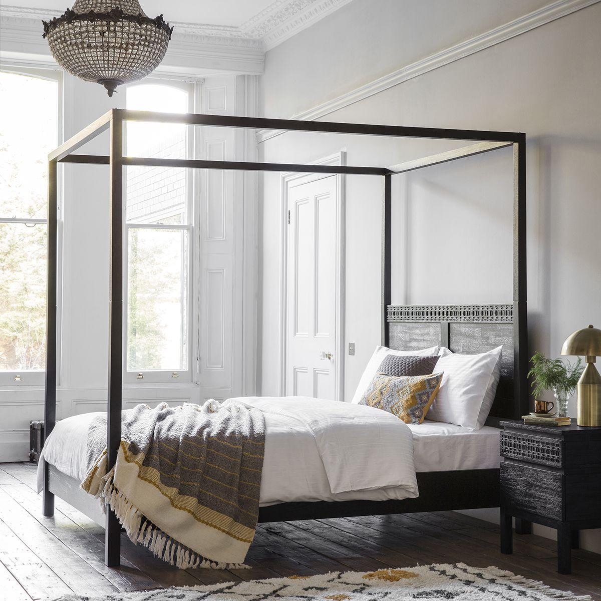 Calvera Boutique Wooden 4 Poster 5' Kingsize Bed in Black - Maison Rêves UK