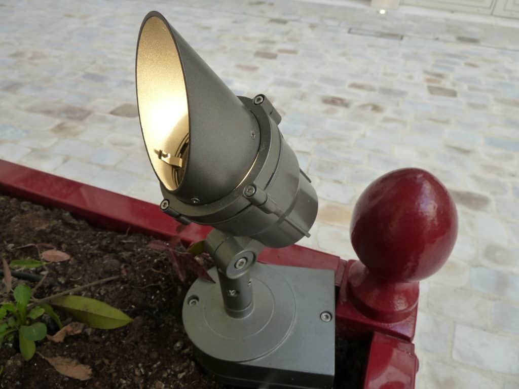 Caisse de Versailles 700mm — custom colour with electrification option