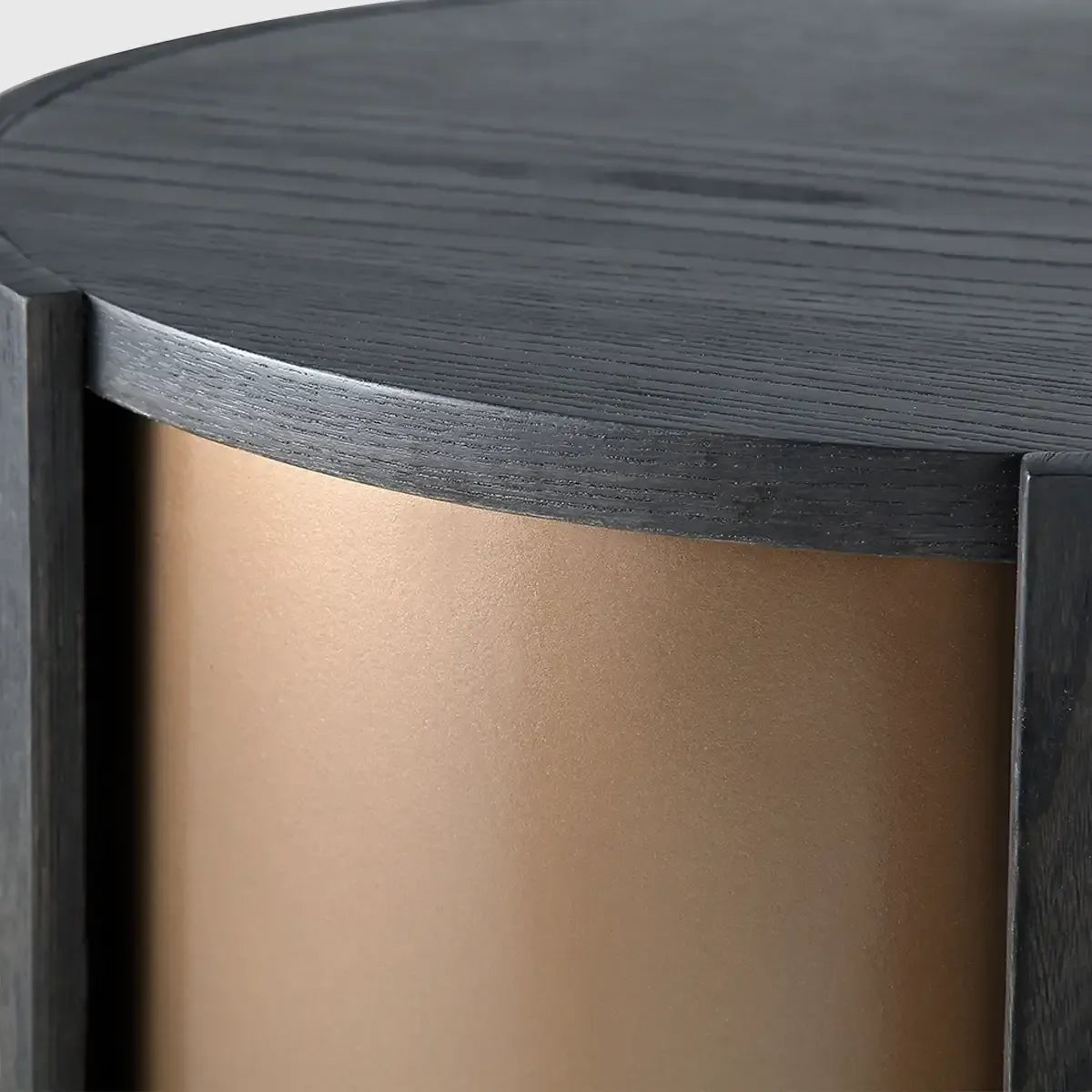 Huggel Round Pedestal Chocolate Oak