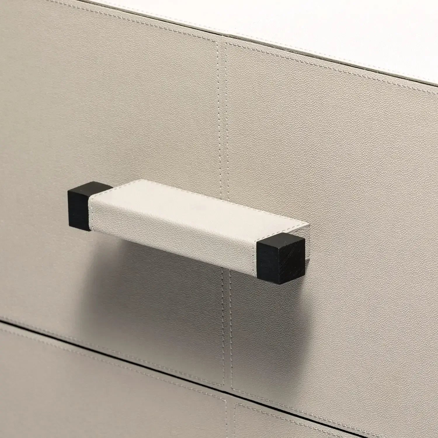 Linea Nera Chest French Grey Leather