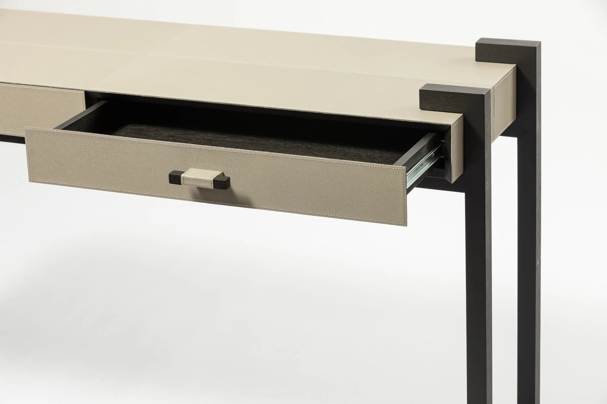 Linea Nera Console French Grey Leather