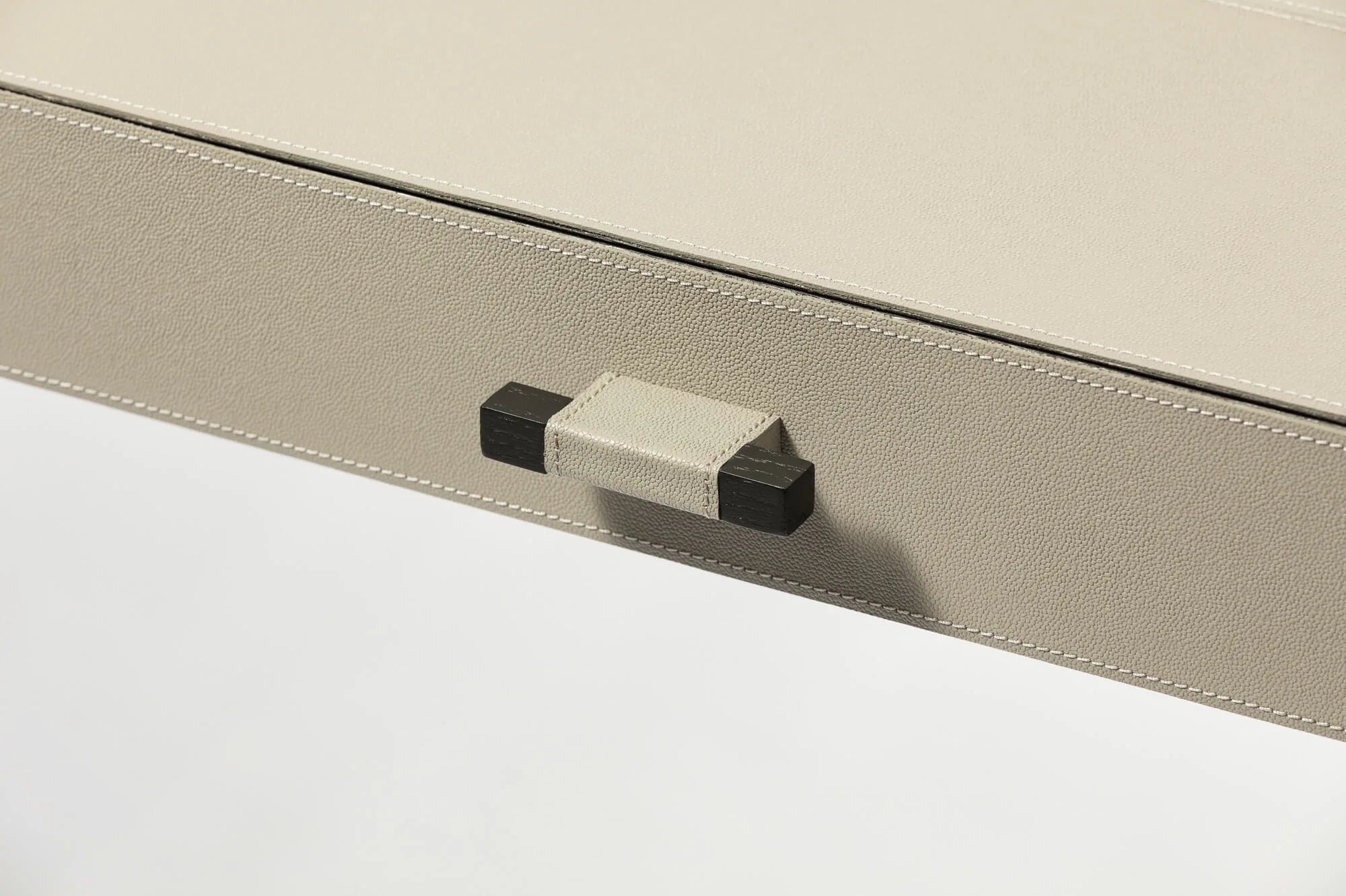 Linea Nera Console French Grey Leather