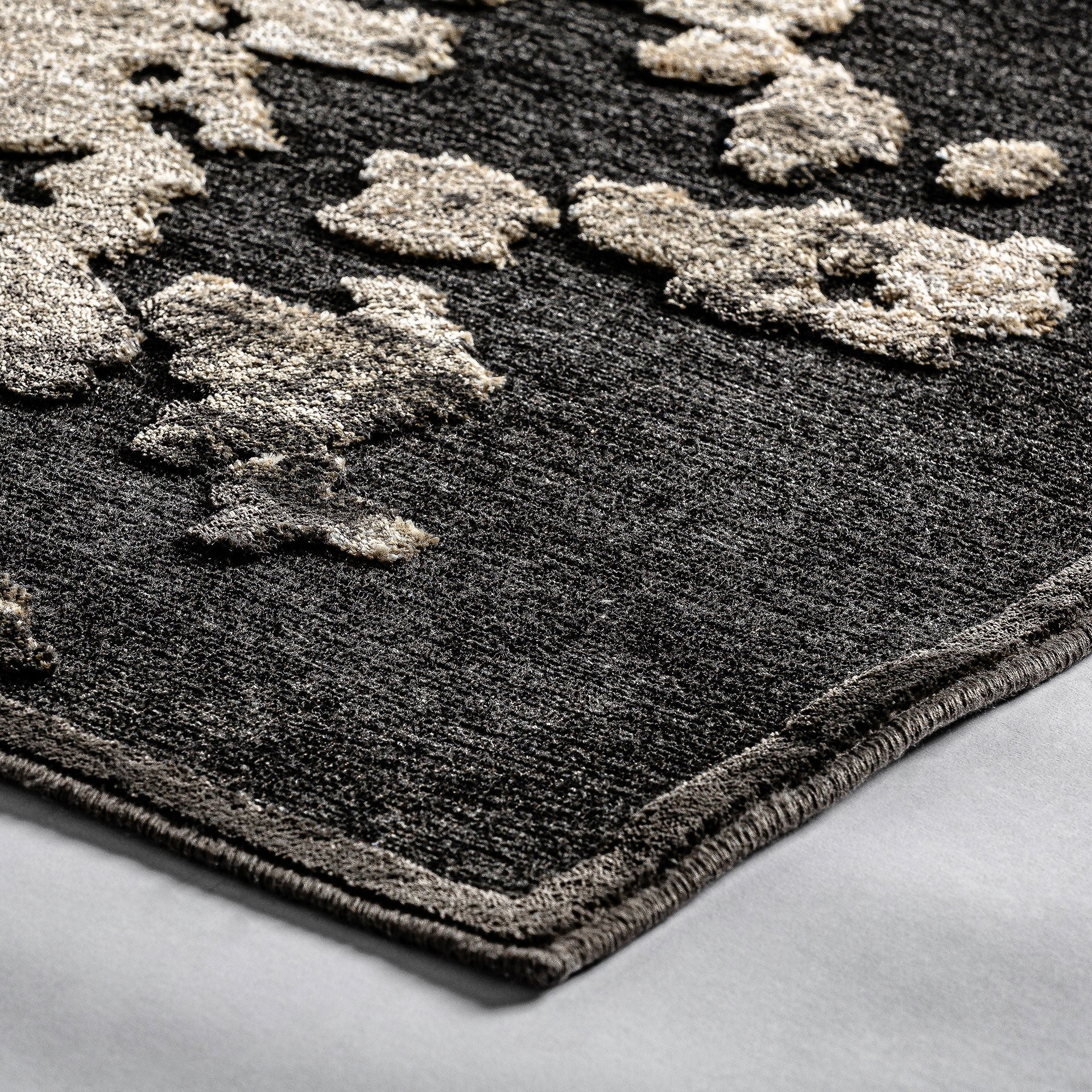Arleth Dark Chenille Rug - Maison Rêves UK