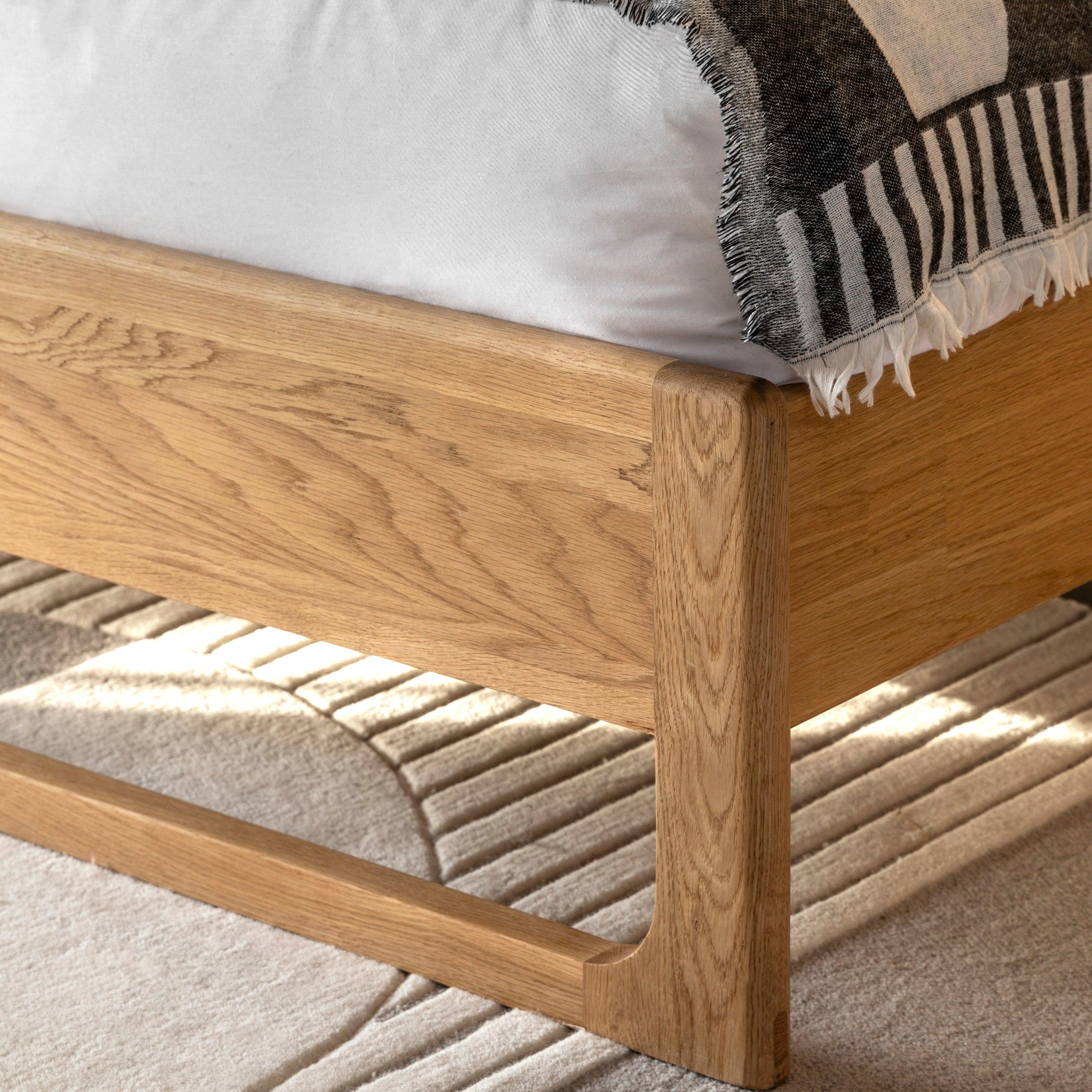 Artisan 5' Bed Natural Oak Wood - Maison Rêves UK