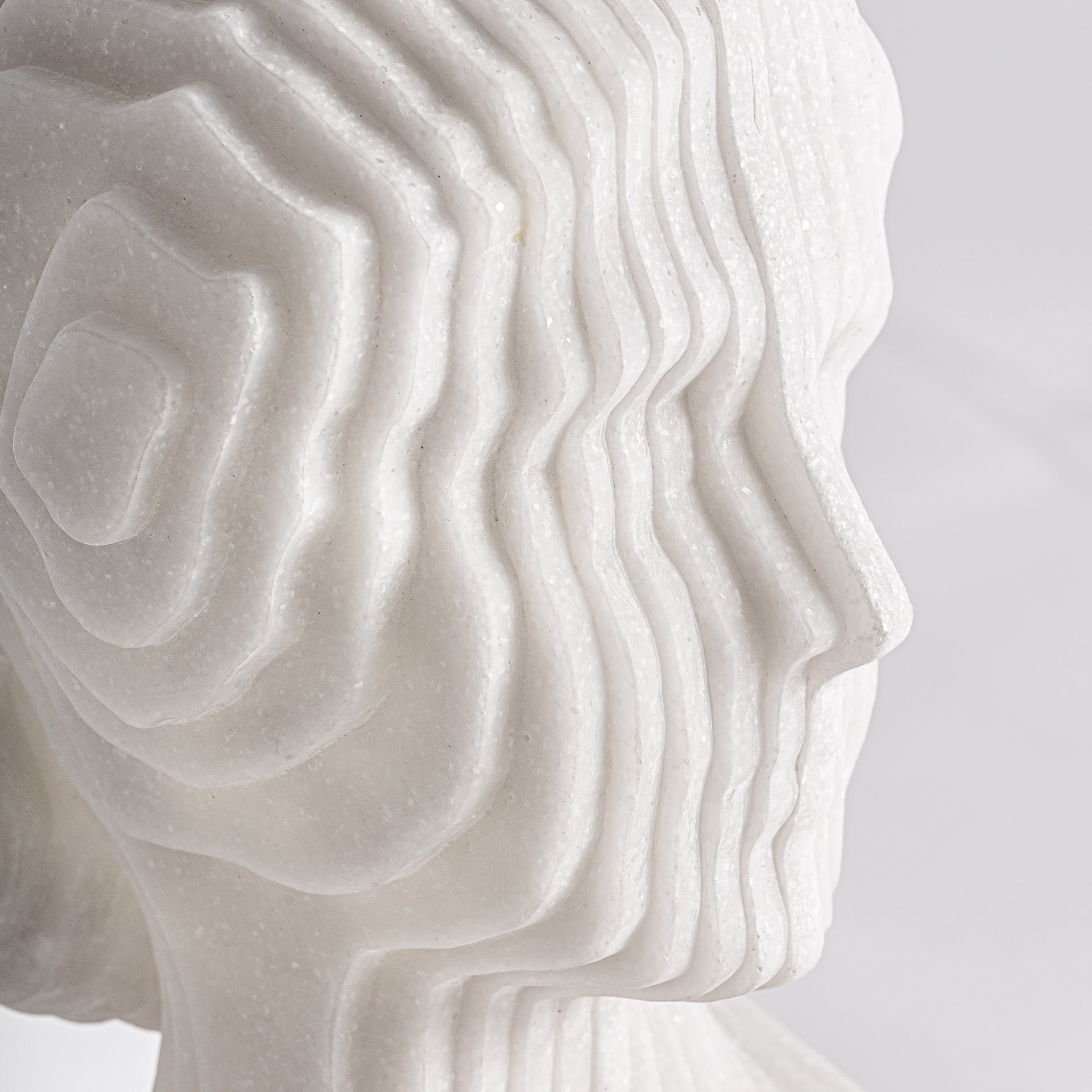 Lisa Resin Bust - Maison Rêves UK
