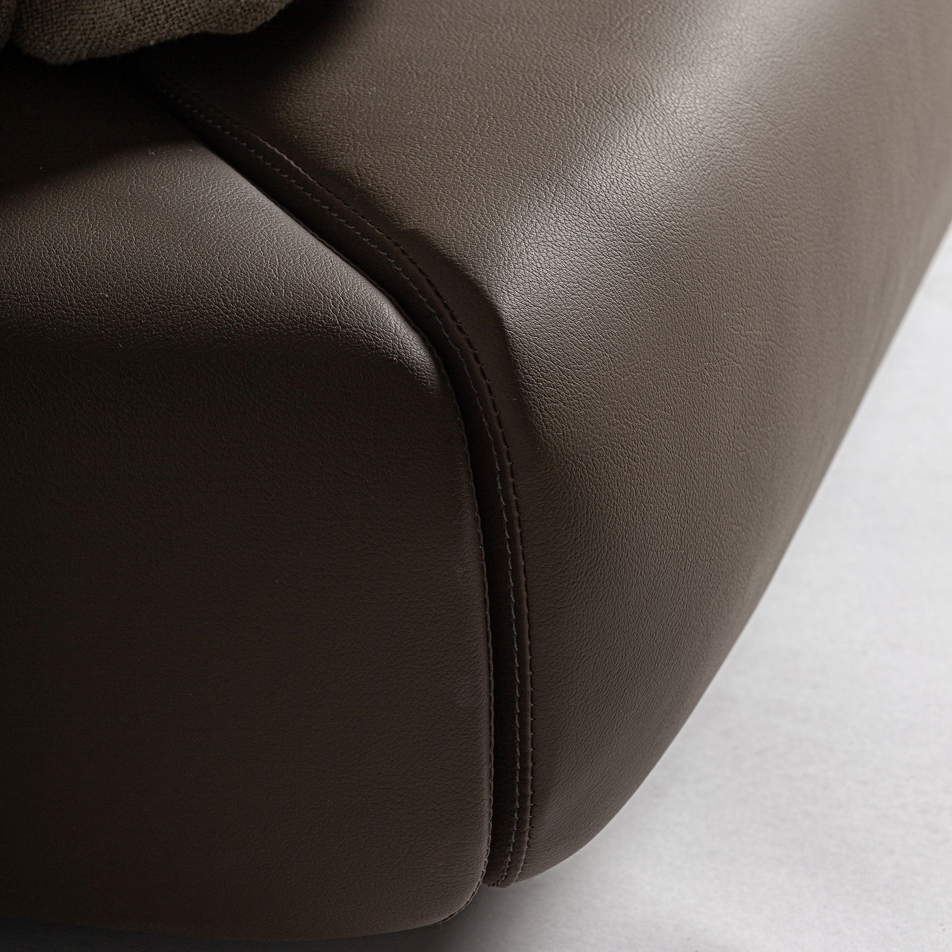 Wayne Leather Bed - Maison Rêves UK
