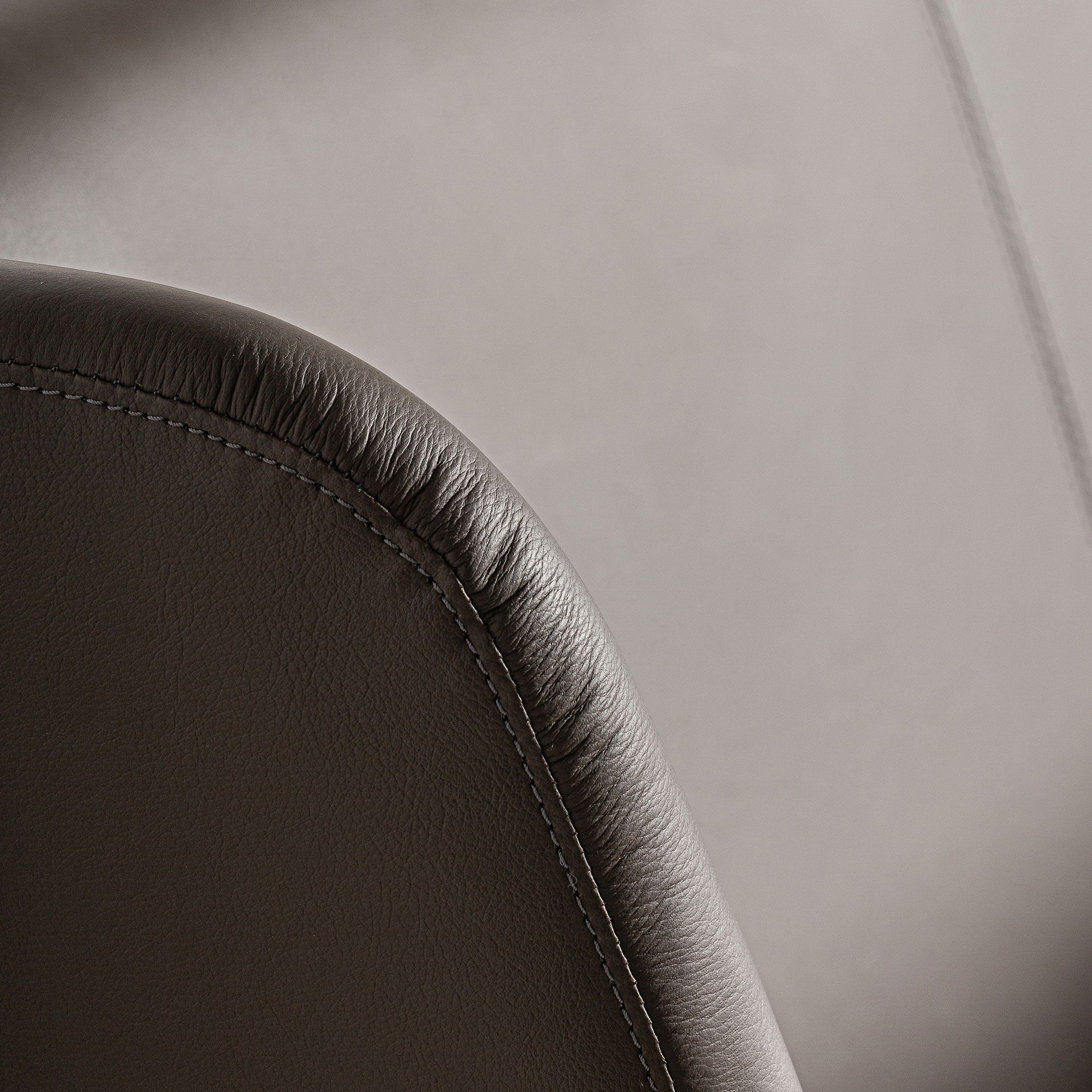 Wayne Leather Bed - Maison Rêves UK