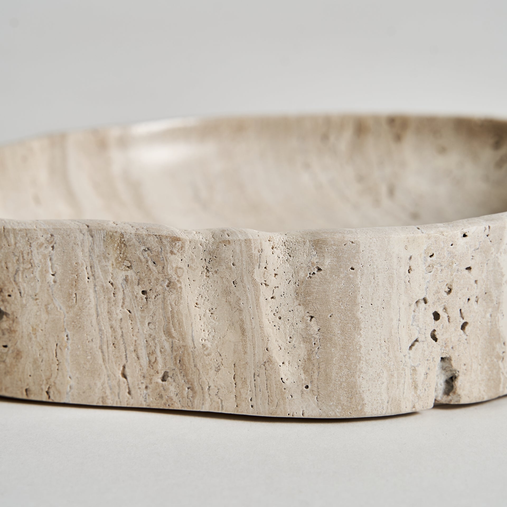 Motrus Travertine Centrepiece - 24cm - Maison Rêves UK