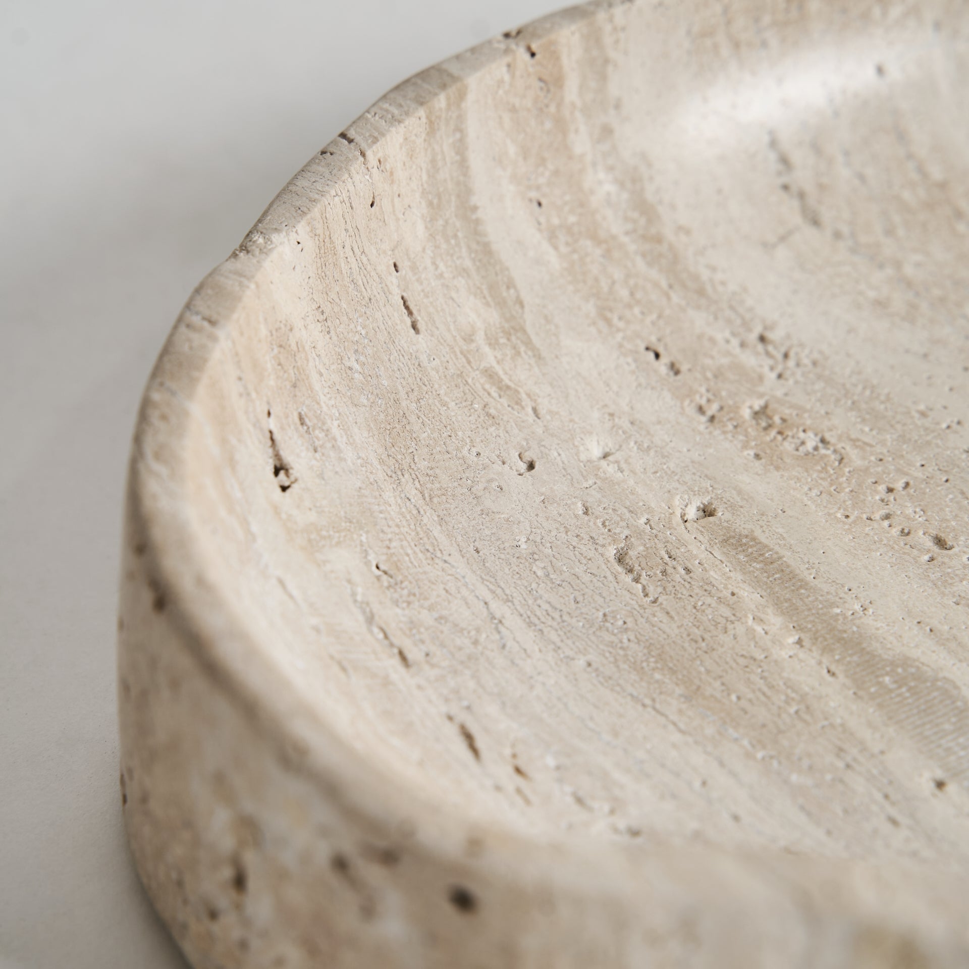 Motrus Travertine Centrepiece - 24cm - Maison Rêves UK
