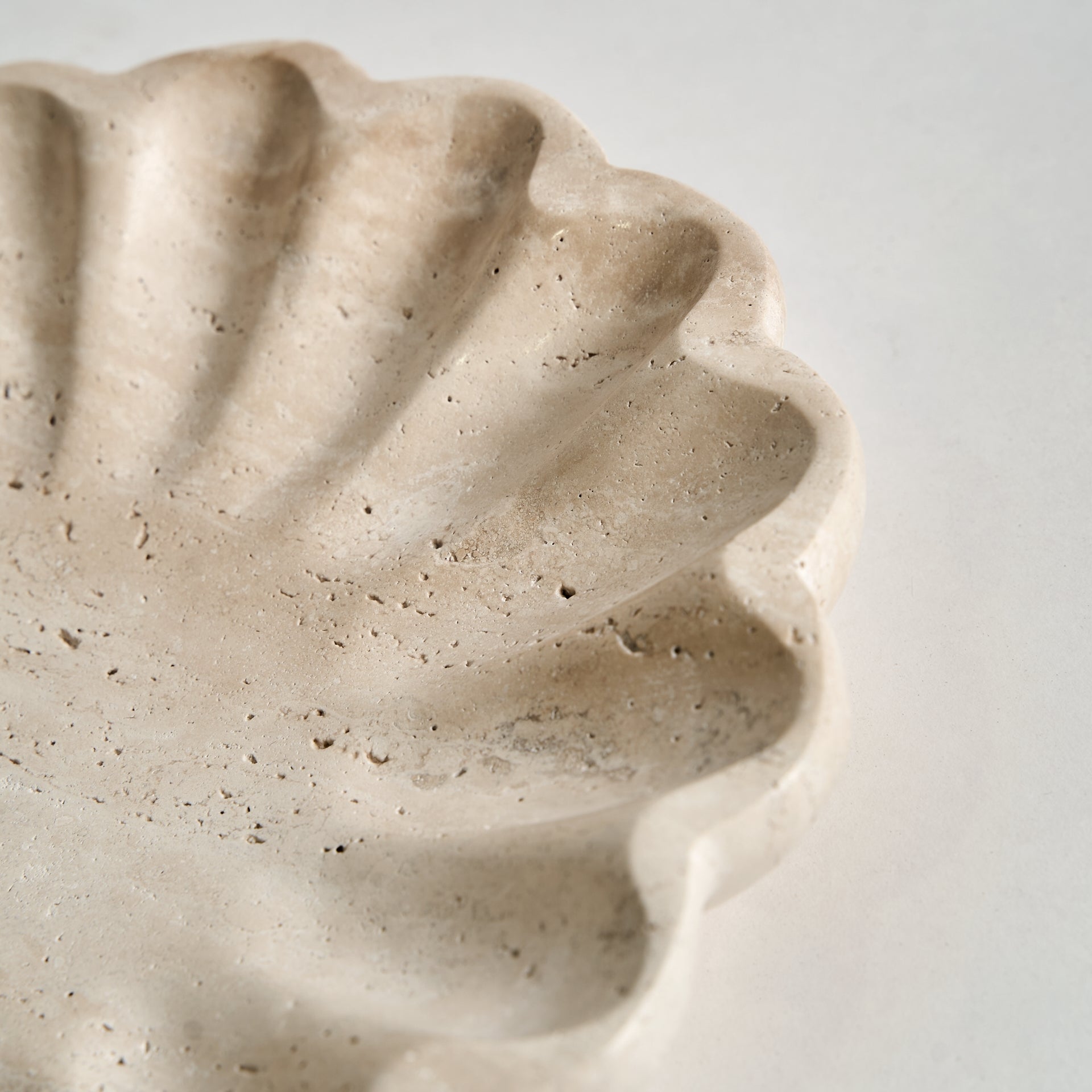 Motrus Travertine Centrepiece - 30cm - Maison Rêves UK