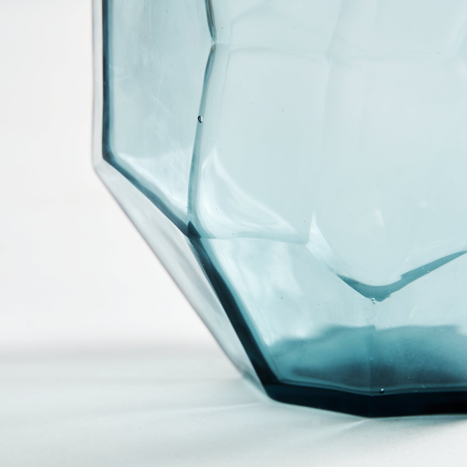 Izsak Glass Vase - 24cm - Maison Rêves UK