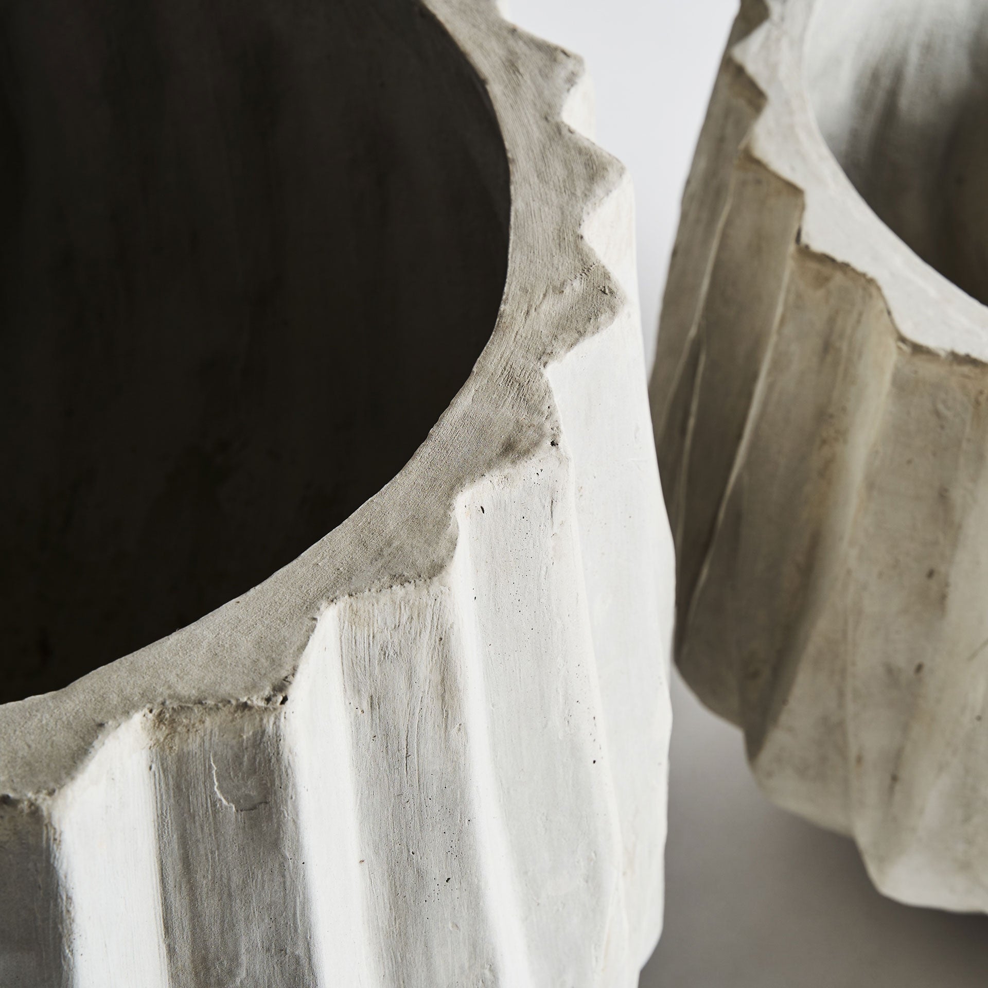 Essing Ceramic Plant Pot (Set of 2) - Maison Rêves UK