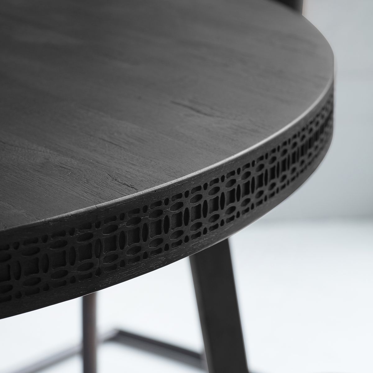 Calvera Boutique Wooden Round Dining Table in Black - Maison Rêves UK